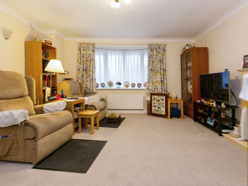 2 bed flat for sale in Deerhurst Court, Solihull, West Midlands B91, £170,000