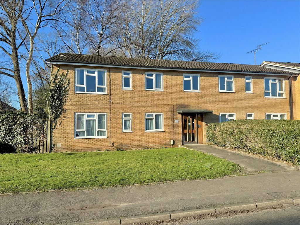 1 bed flat for sale in Rookwood Avenue, Owlsmoor, Sandhurst, Berkshire GU47, £170,000