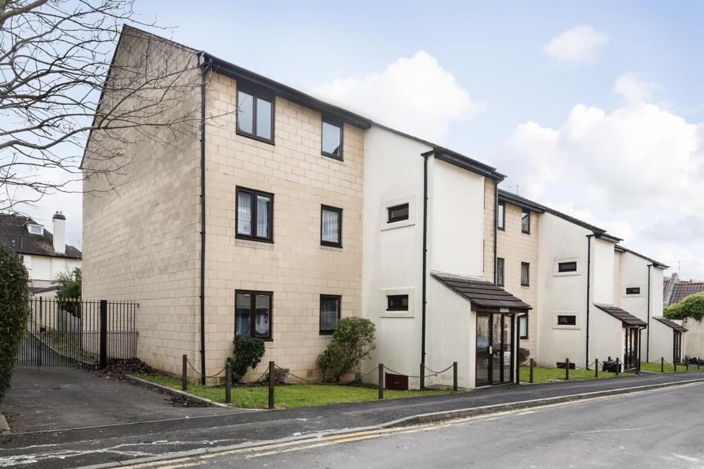 2 bed flat for sale in Devonshire Buildings, Bath BA2, £180,000