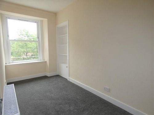 2 bed flat to rent in Park Avenue, Dundee DD4, £488 pcm