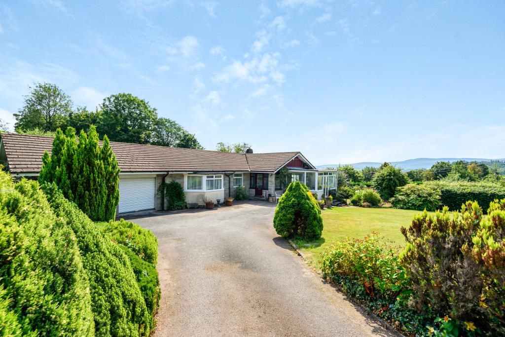 3 bed detached bungalow for sale in Brecon, Powys LD3, £550,000