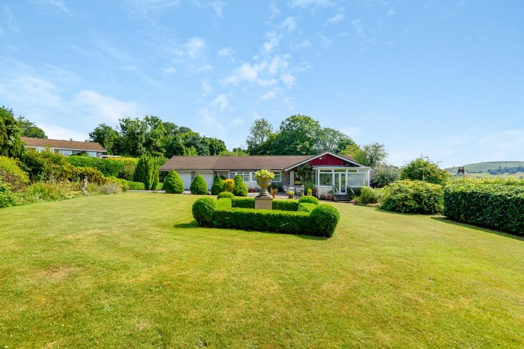 3 bed detached bungalow for sale in Brecon, Powys LD3, £550,000