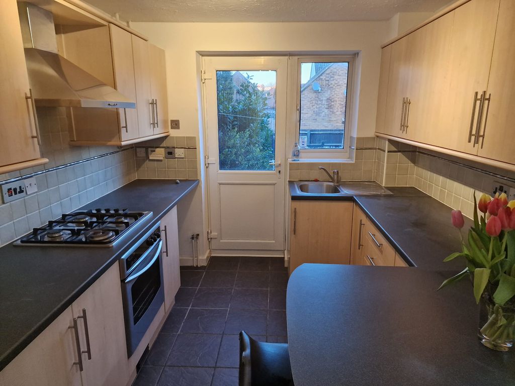 2 bed terraced house to rent in Lucas Gardens, Luton, Bedfordshire LU3, £1,300 pcm