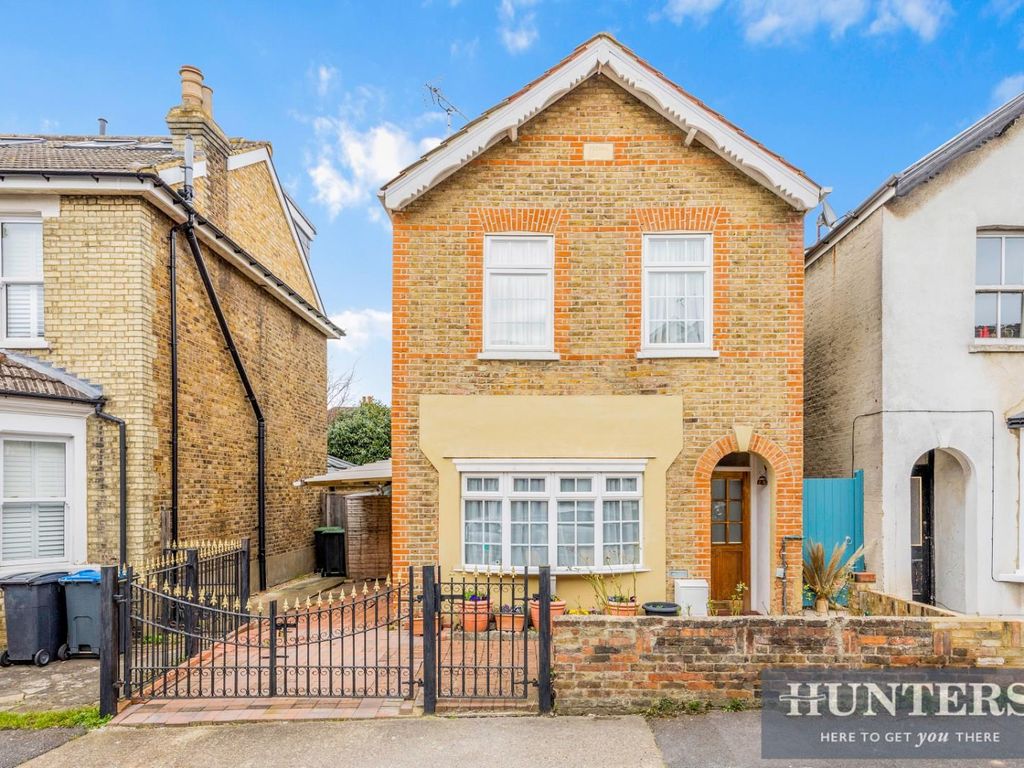 4 bed detached house for sale in Arlington Road, Surbiton KT6, £950,000
