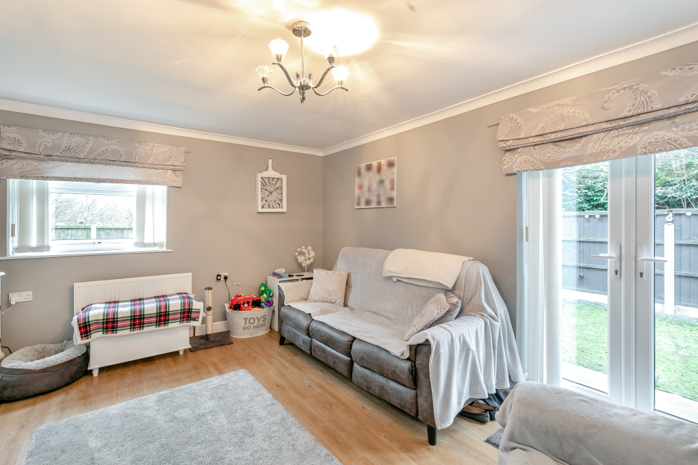 2 bed flat for sale in Cedar Court, Castleford WF10, £90,000
