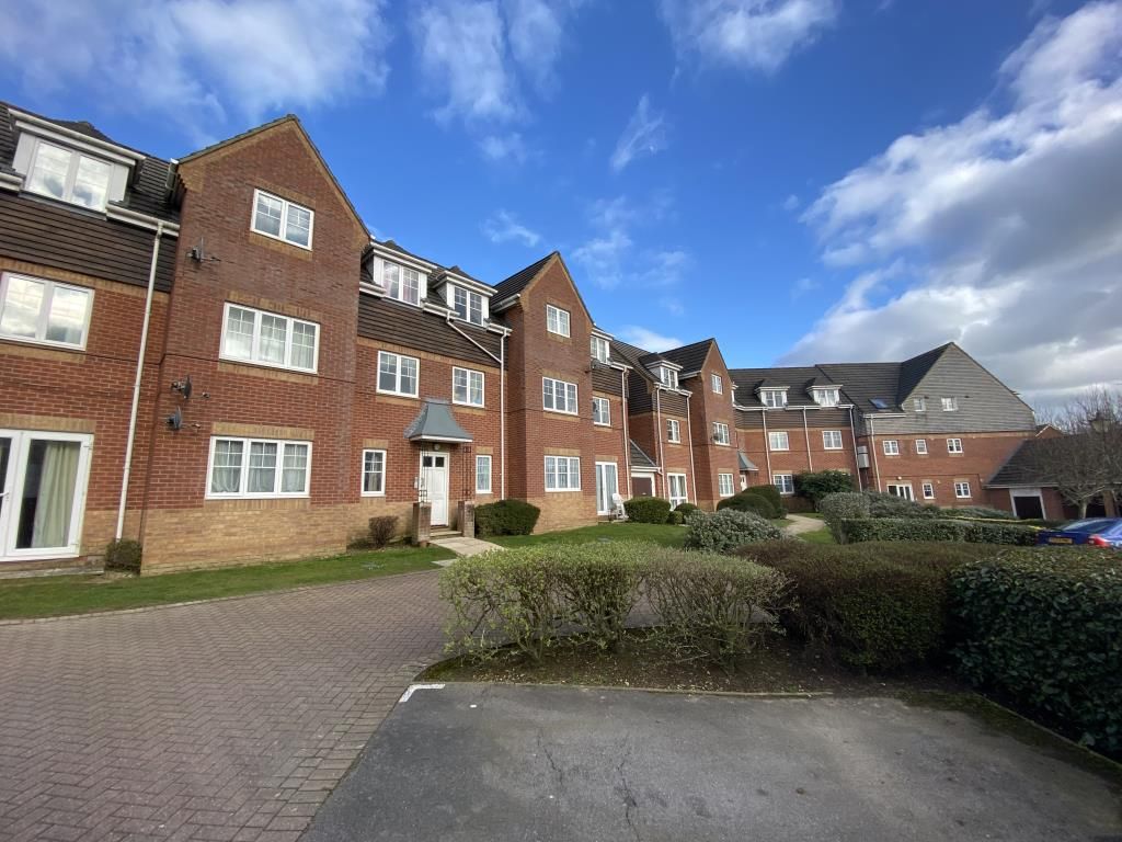 2 bed flat to rent in Farmers Gate, Thatcham RG18, £925 pcm