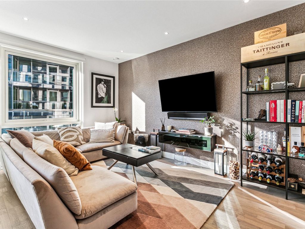 1 bed flat for sale in Juniper Drive, London SW18, £625,000