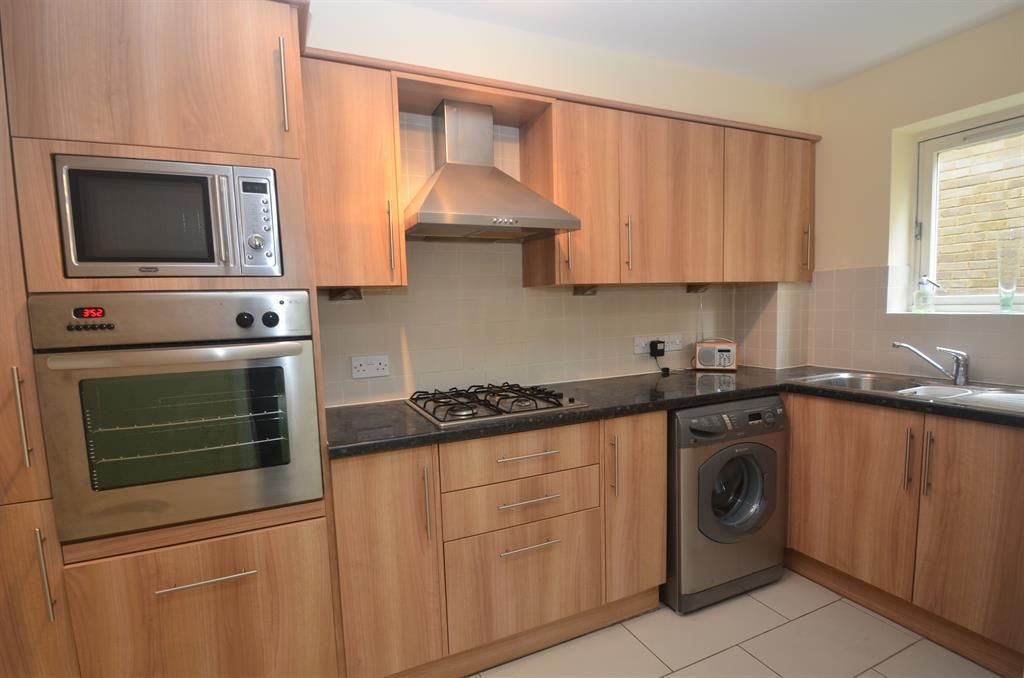 1 bed flat to rent in The Avenue, Surbiton, Surrey KT5, £1,300 pcm