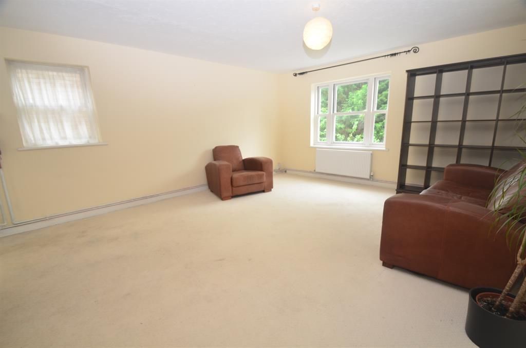 1 bed flat to rent in The Avenue, Surbiton, Surrey KT5, £1,300 pcm