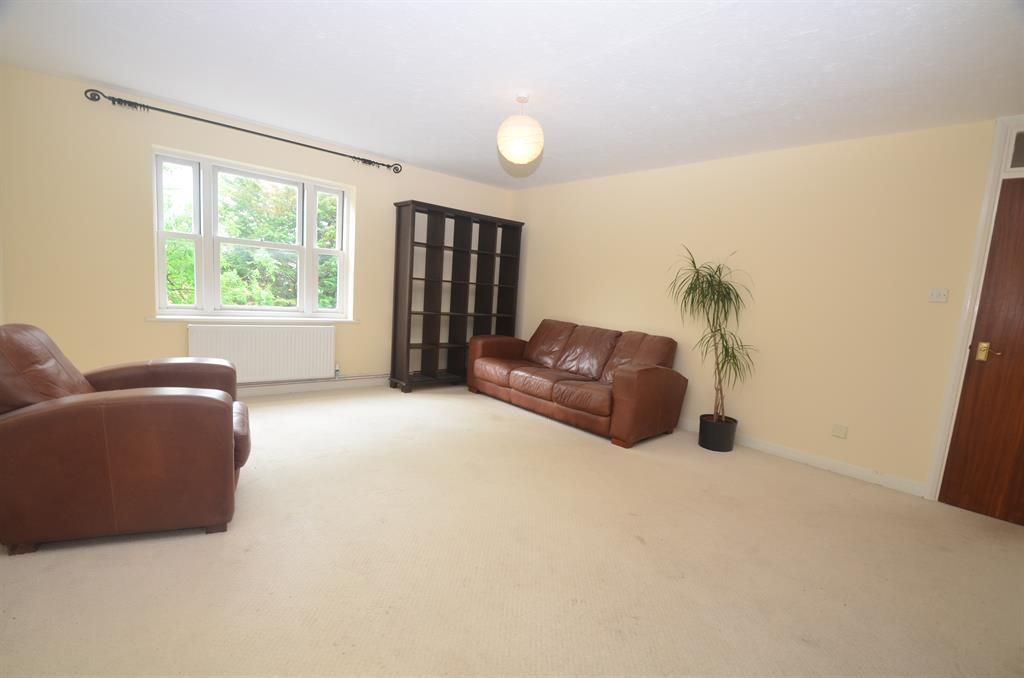 1 bed flat to rent in The Avenue, Surbiton, Surrey KT5, £1,300 pcm