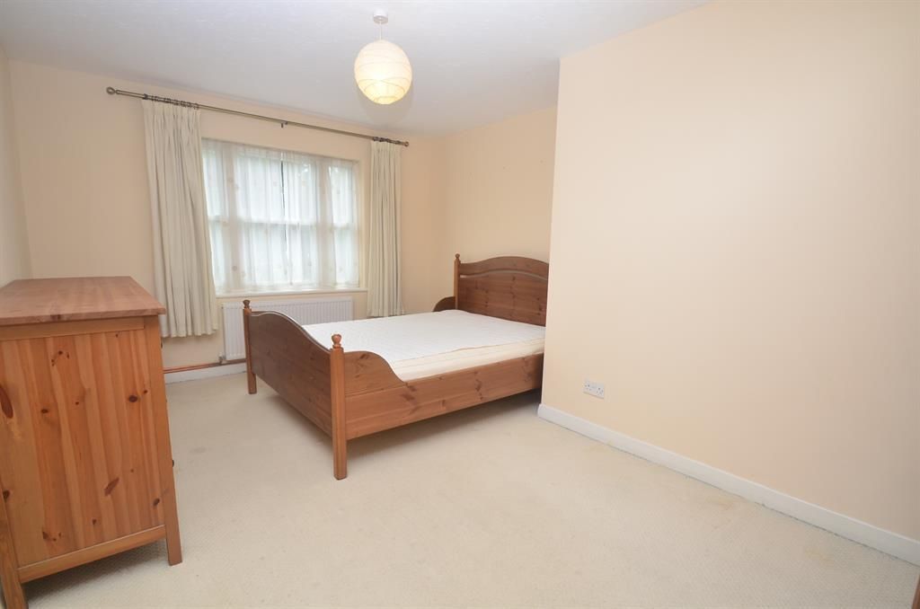 1 bed flat to rent in The Avenue, Surbiton, Surrey KT5, £1,300 pcm