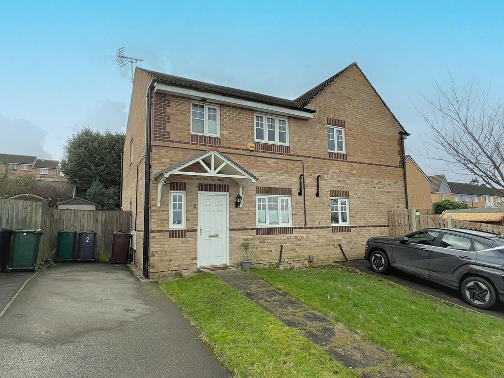 3 bed semi-detached house for sale in Abinger Close, Idle, Bradford BD10, £170,000