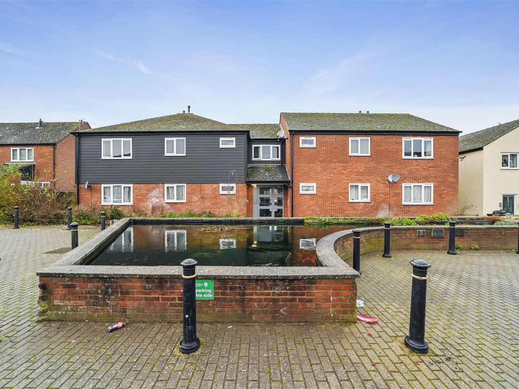 2 bed flat for sale in Colchester Road, Lawford, Manningtree CO11, £180,000