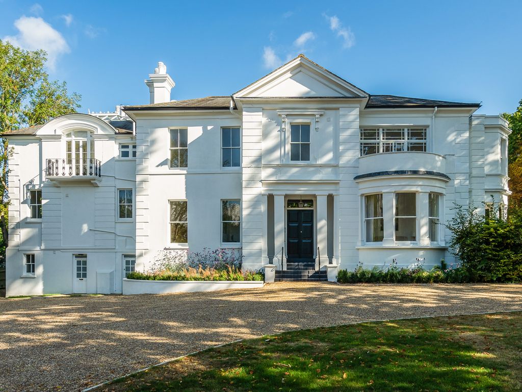 2 bed flat for sale in 43 Wray Park Road, Reigate RH2, £699,950