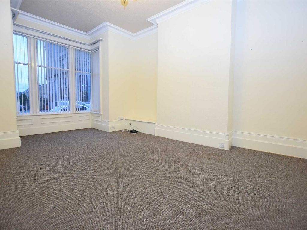 1 bed flat to rent in Albert Road, Colne BB8, £425 pcm