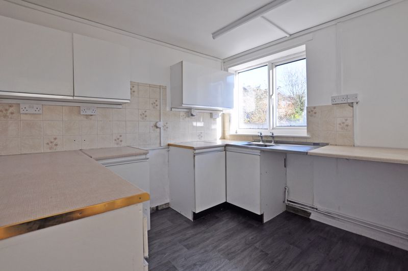 2 bed flat for sale in Ground Floor Apartment, Blackbirds Close, Newport NP10, £120,000