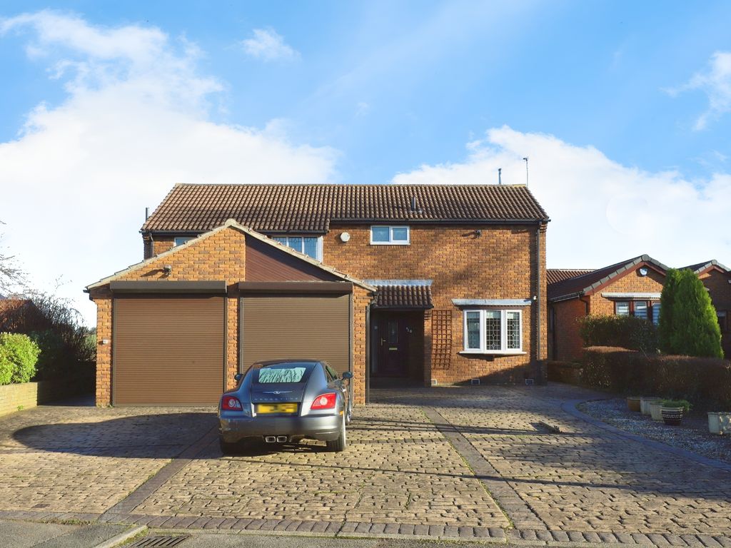 4 bed detached house for sale in Hall Farm Close, Aughton, Sheffield, South Yorkshire S26, £475,000
