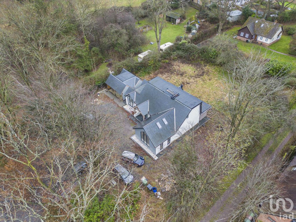 4 bed detached house for sale in Brook Lane, Doddinghurst CM15, £900,000