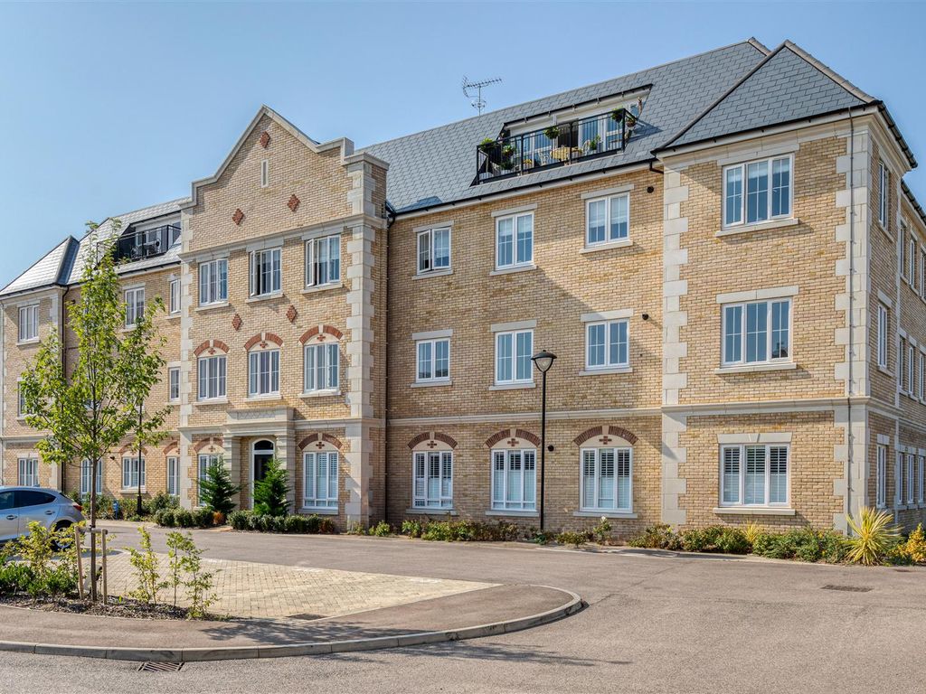 2 bed flat for sale in Louise Rise, Fairfield, Hitchin, Herts SG5, £315,000
