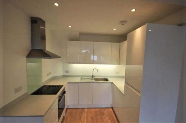 3 bed flat to rent in Old Kent Road, Bermondsey SE15, £2,600 pcm