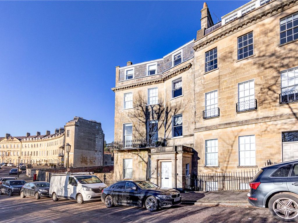 3 bed flat to rent in Lansdown Place West, Bath, Somerset BA1, £2,750 pcm