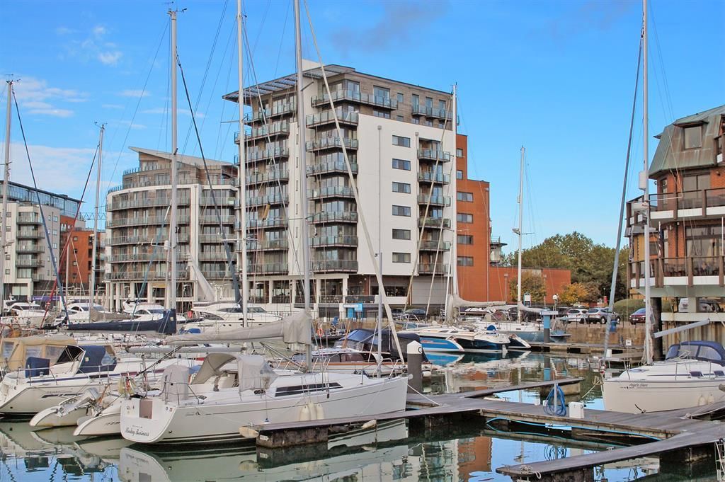 2 bed flat to rent in Channel Way, Ocean Village, Southampton SO14, £1,550 pcm