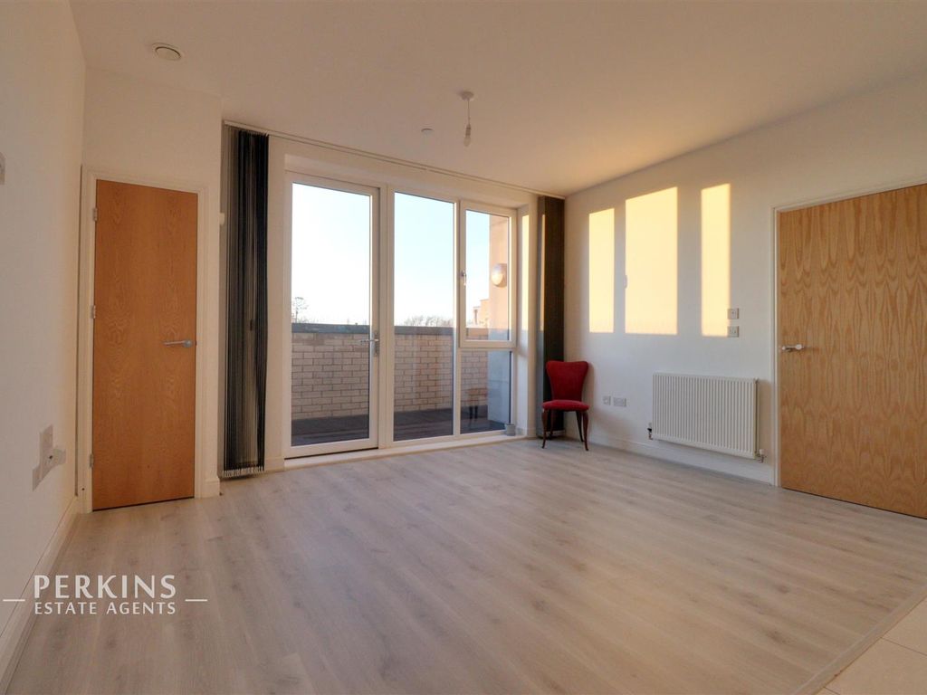 2 bed flat for sale in The Broadway, Greenford UB6, £325,000