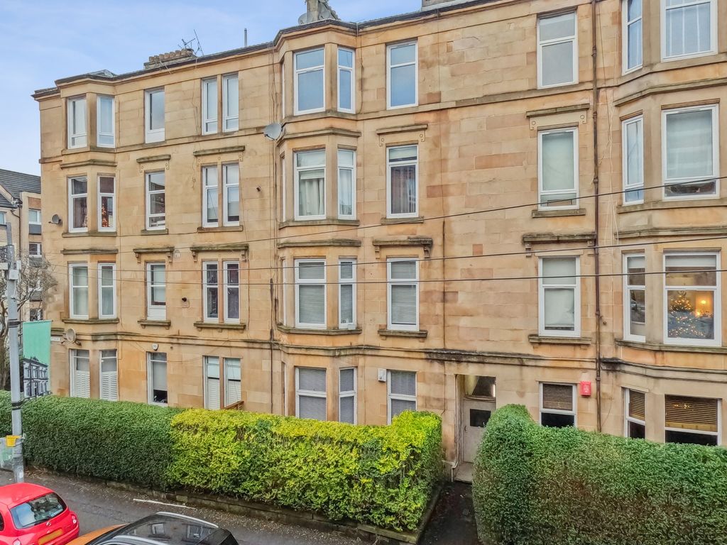 2 bed flat for sale in Deanston Drive, Shawlands, Glasgow G41, £169,000