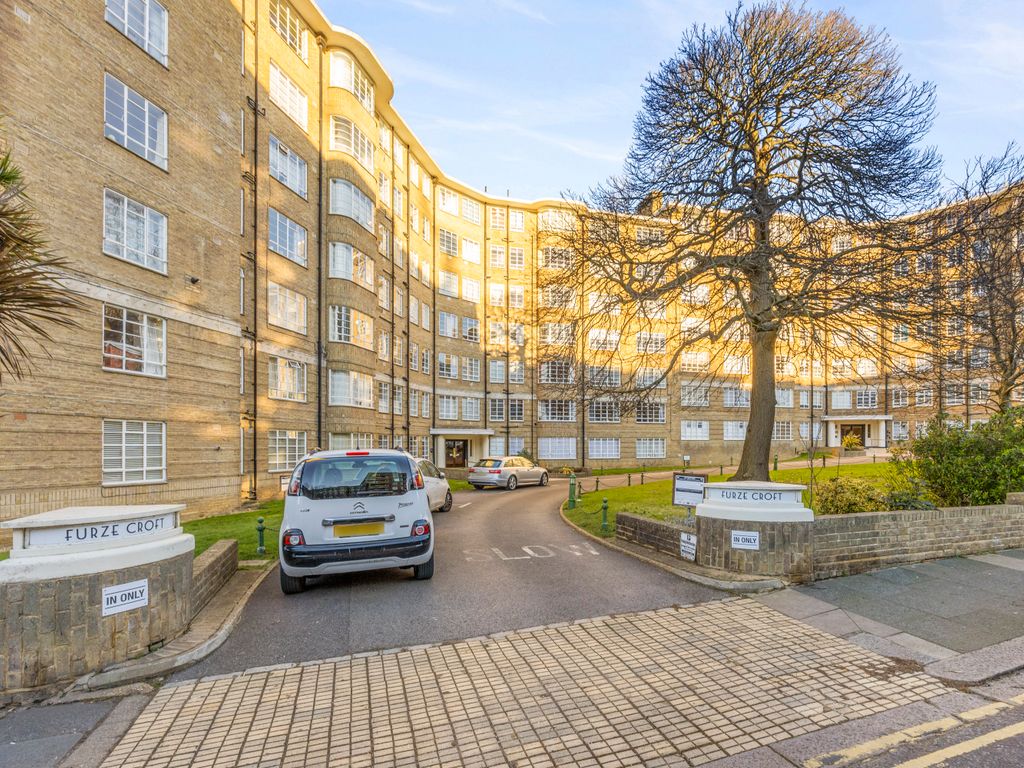 1 bed flat for sale in Furze Hill, Hove, East Sussex BN3, £275,000