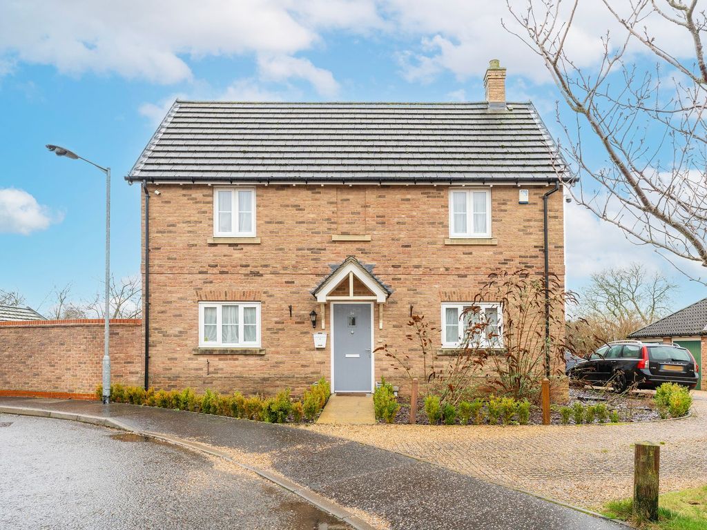 4 bed detached house for sale in Bell Meadow, Hingham NR9, £375,000