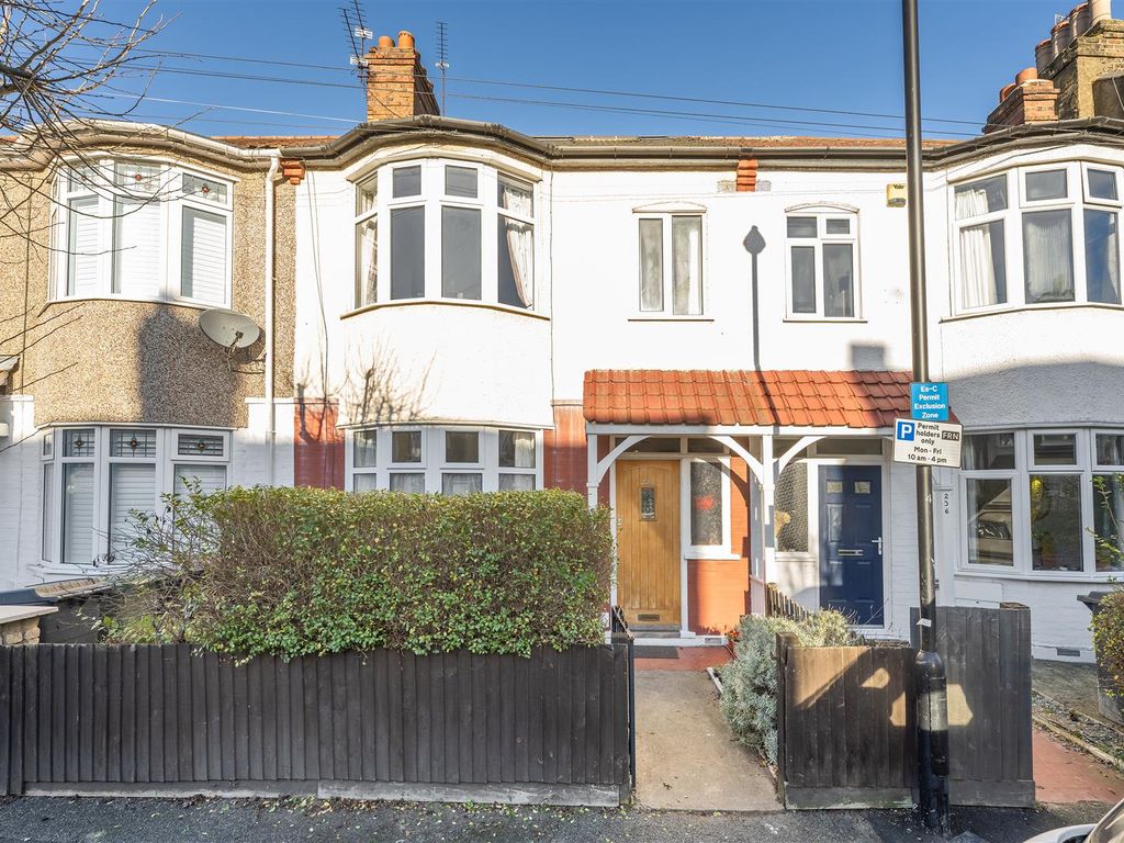 4 bed property for sale in St. John's Road, London E17, £700,000