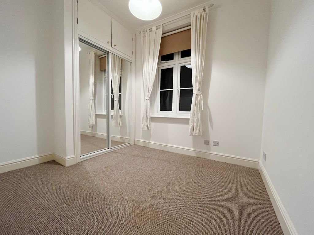 1 bed flat to rent in Upton Park, Slough SL1, £1,050 pcm
