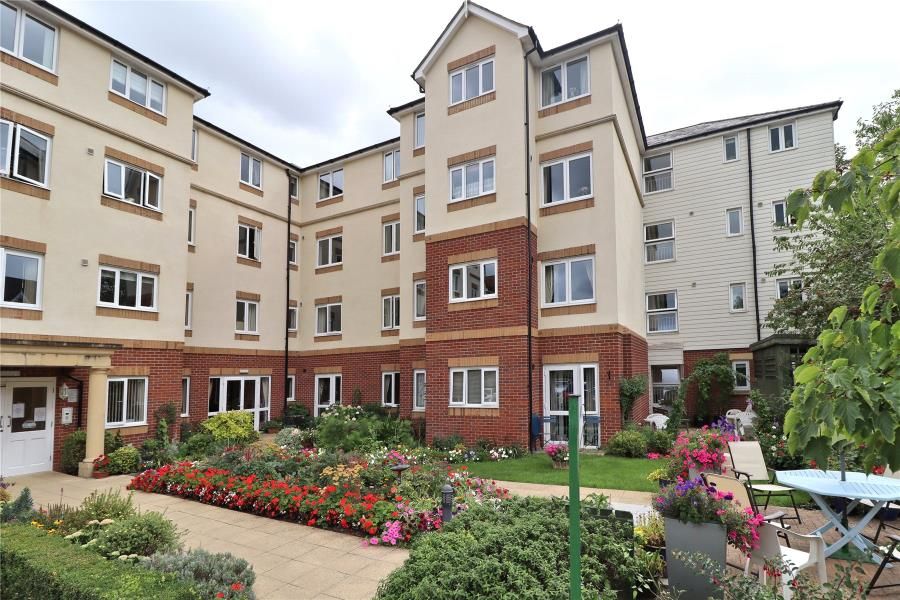 1 bed property to rent in Grove Road, Woking GU21, £1,000 pcm