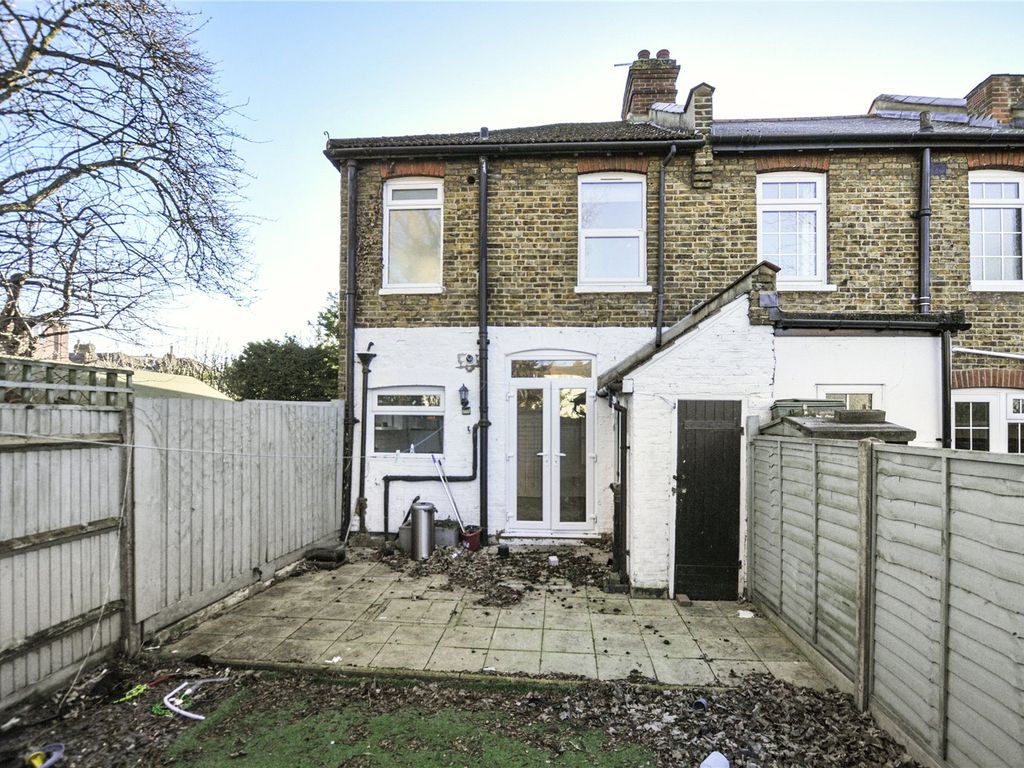 2 bed end terrace house for sale in Kingscote Road, New Malden KT3, £525,000