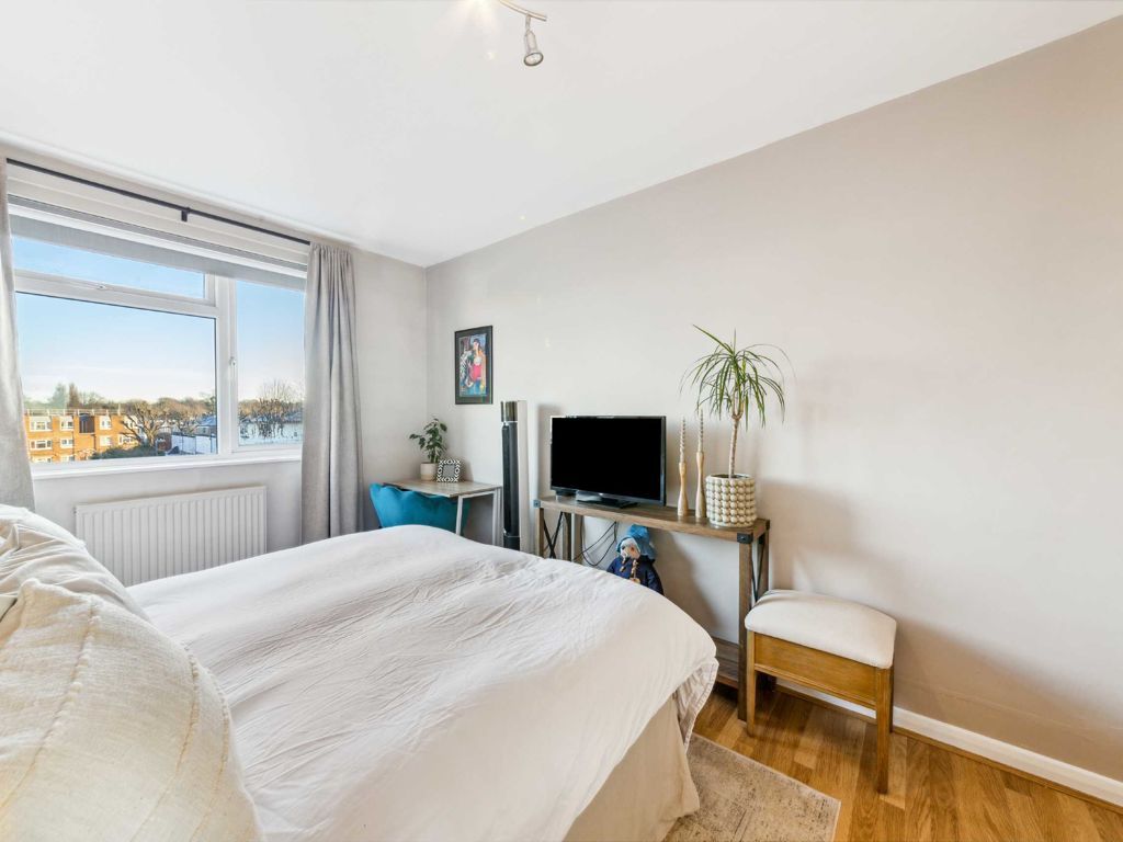 1 bed flat for sale in Little Dimocks, London SW12, £375,000