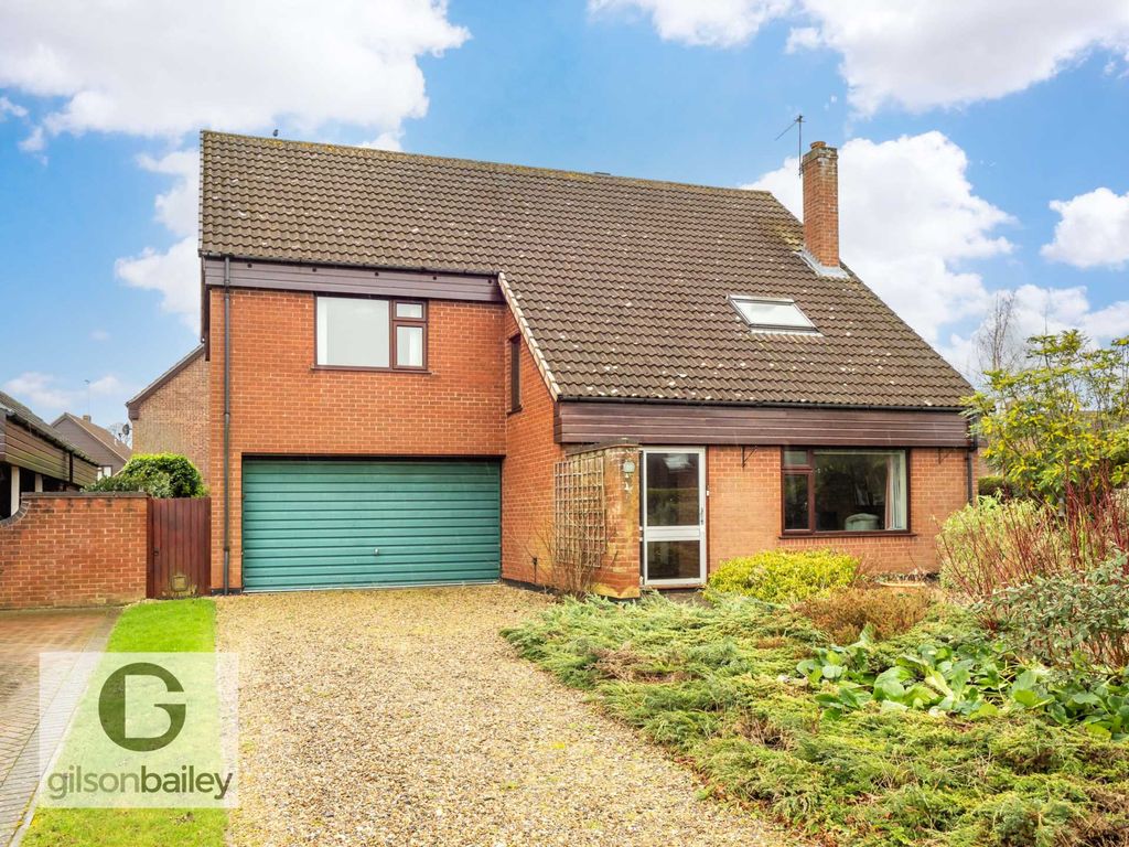 4 bed detached house for sale in Broadland Drive, Thorpe End NR13, £400,000