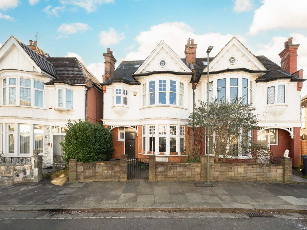 5 bed property for sale in Eton Avenue, London N12, £1,200,000