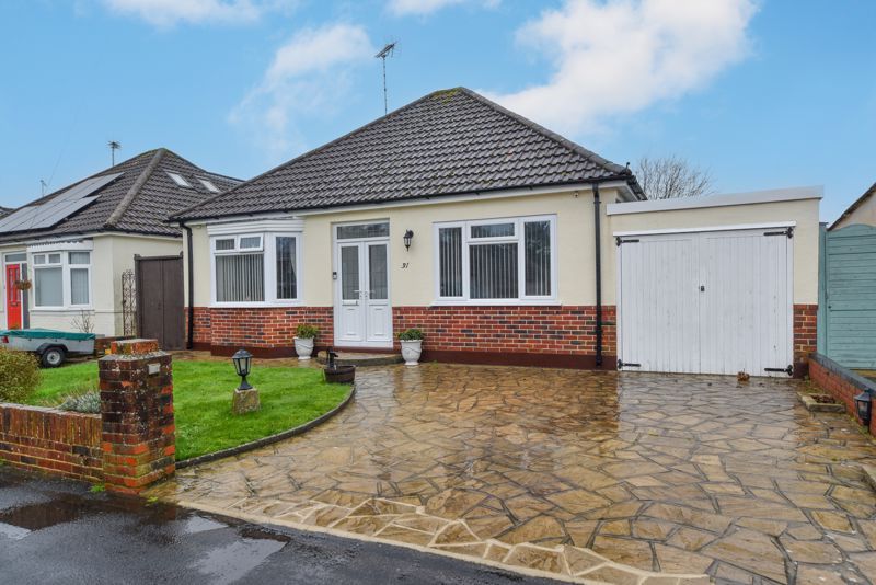 3 bed detached bungalow for sale in Warfield Crescent, Waterlooville PO7, £470,000