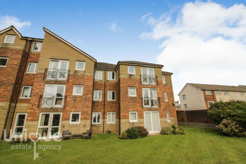 2 bed flat for sale in Clifton Drive North, St. Annes, Lytham St. Annes FY8, £65,000