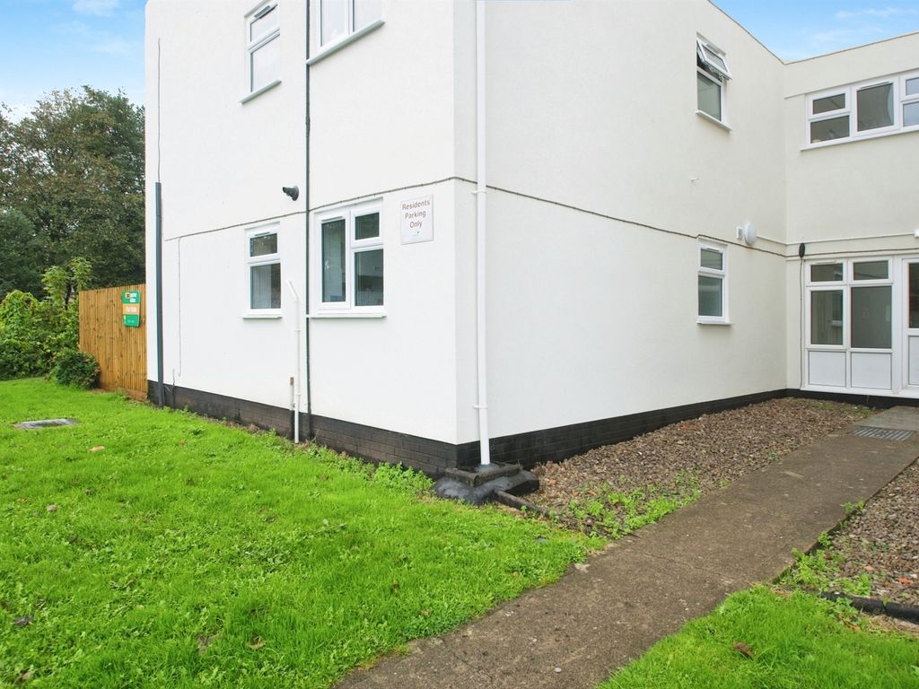 2 bed flat for sale in Coed Lee, Coed Eva, Cwmbran NP44, £110,000