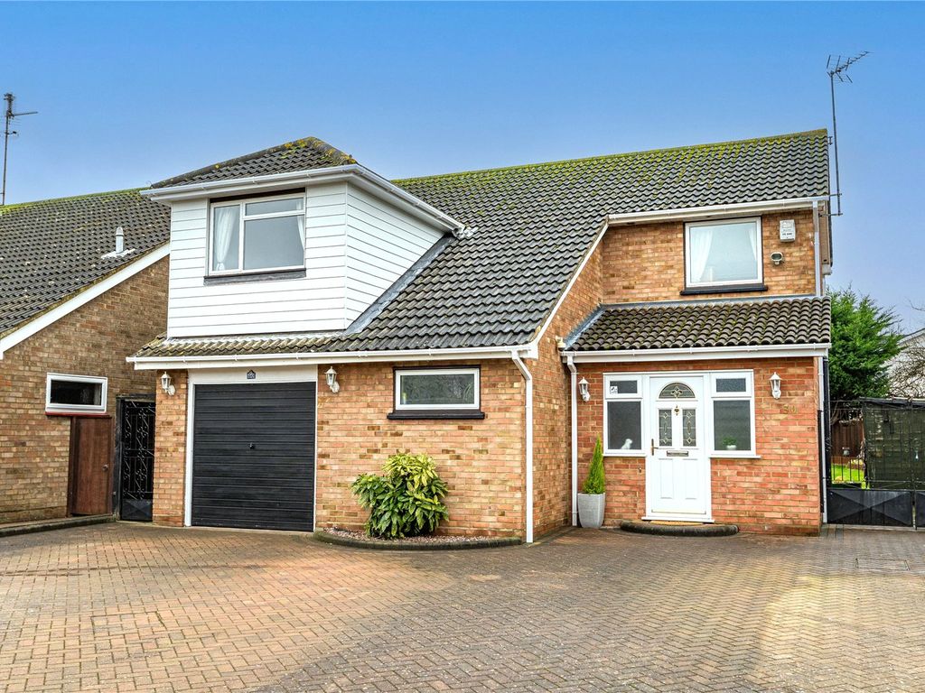 4 bed detached house for sale in Plymtree, Thorpe Bay, Essex SS1, £685,000