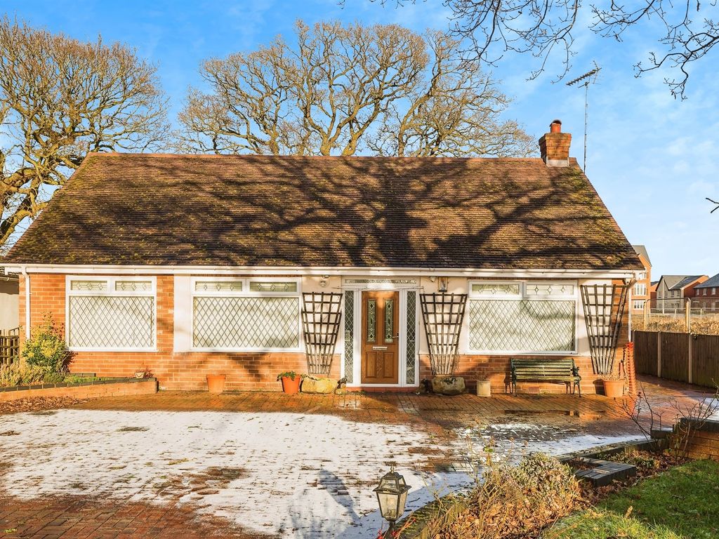 3 bed detached bungalow for sale in Whaddon Drive, Chester CH4, £550,000