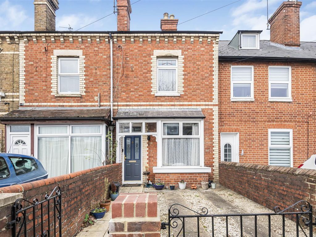 3 bed terraced house for sale in Crescent Road, Earley, Reading RG1, £385,000