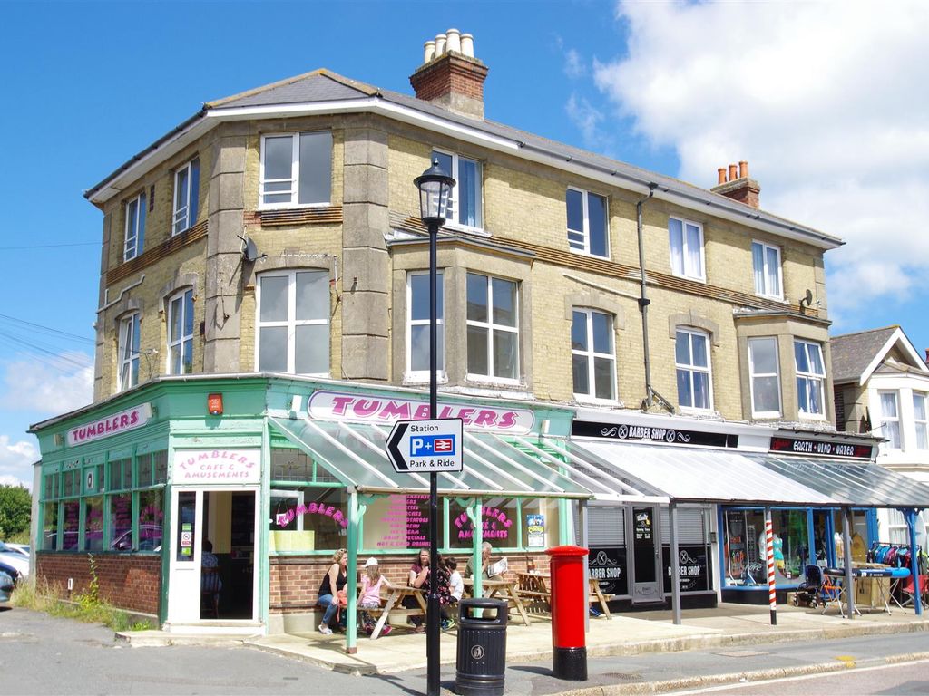 2 bed flat to rent in Atherley Road, Shanklin PO37, £700 pcm