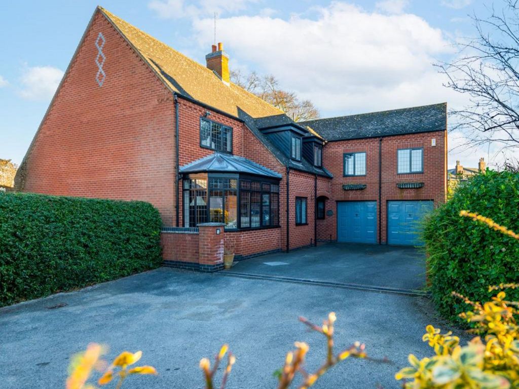 5 bed detached house for sale in 5 Dove Lea, Burton-On-Trent DE13, £650,000