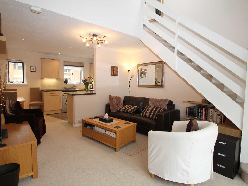 1 bed flat to rent in North Thirteenth Street, Milton Keynes MK9, £1,050 pcm