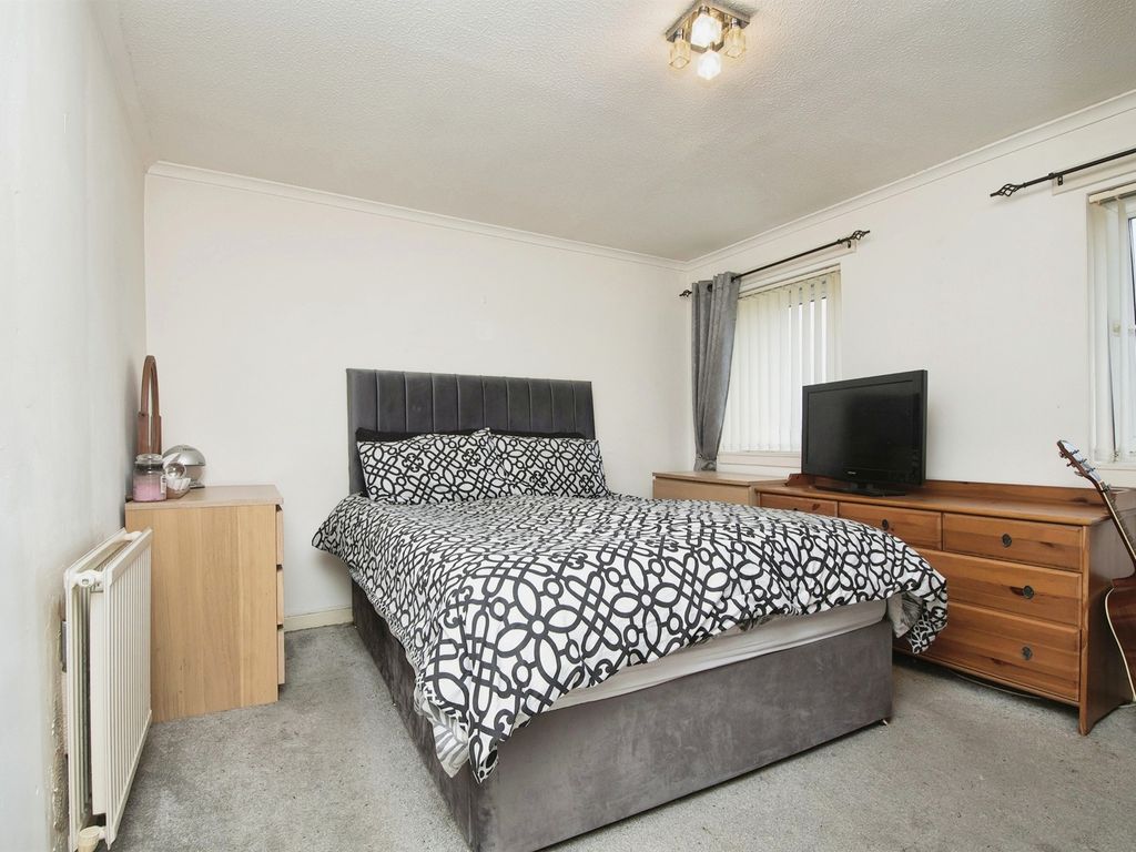 1 bed flat for sale in Moorfoot Avenue, Paisley PA2, £50,000