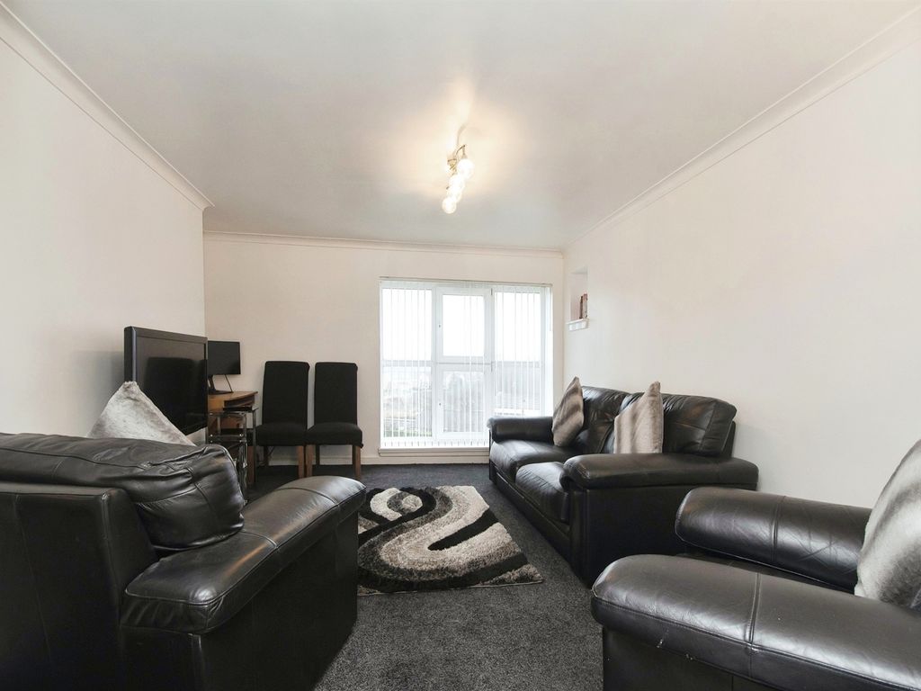 1 bed flat for sale in Moorfoot Avenue, Paisley PA2, £50,000