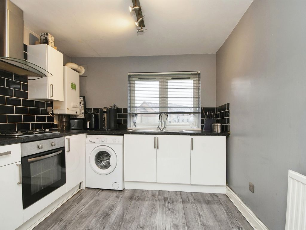 1 bed flat for sale in Moorfoot Avenue, Paisley PA2, £50,000