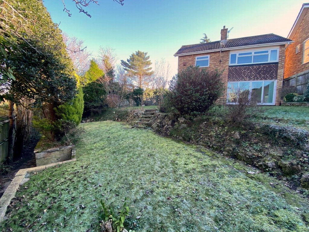 3 bed detached house for sale in Linden Close, Chelsfield BR6, £700,000